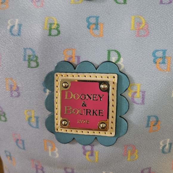 Dooney and Bourke Bucket bag EUC - Picture 2 of 9